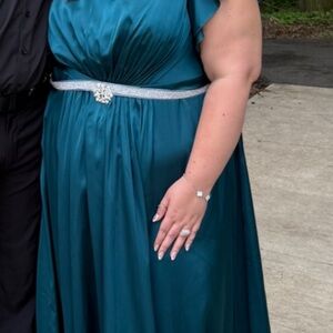 Elegant Teal Evening Gown